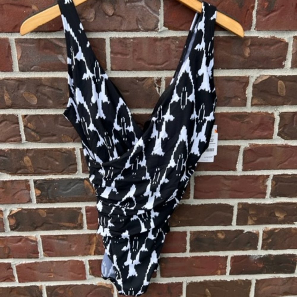 L.L.Bean slimming swimsuit NEW - Picture 2 of 3